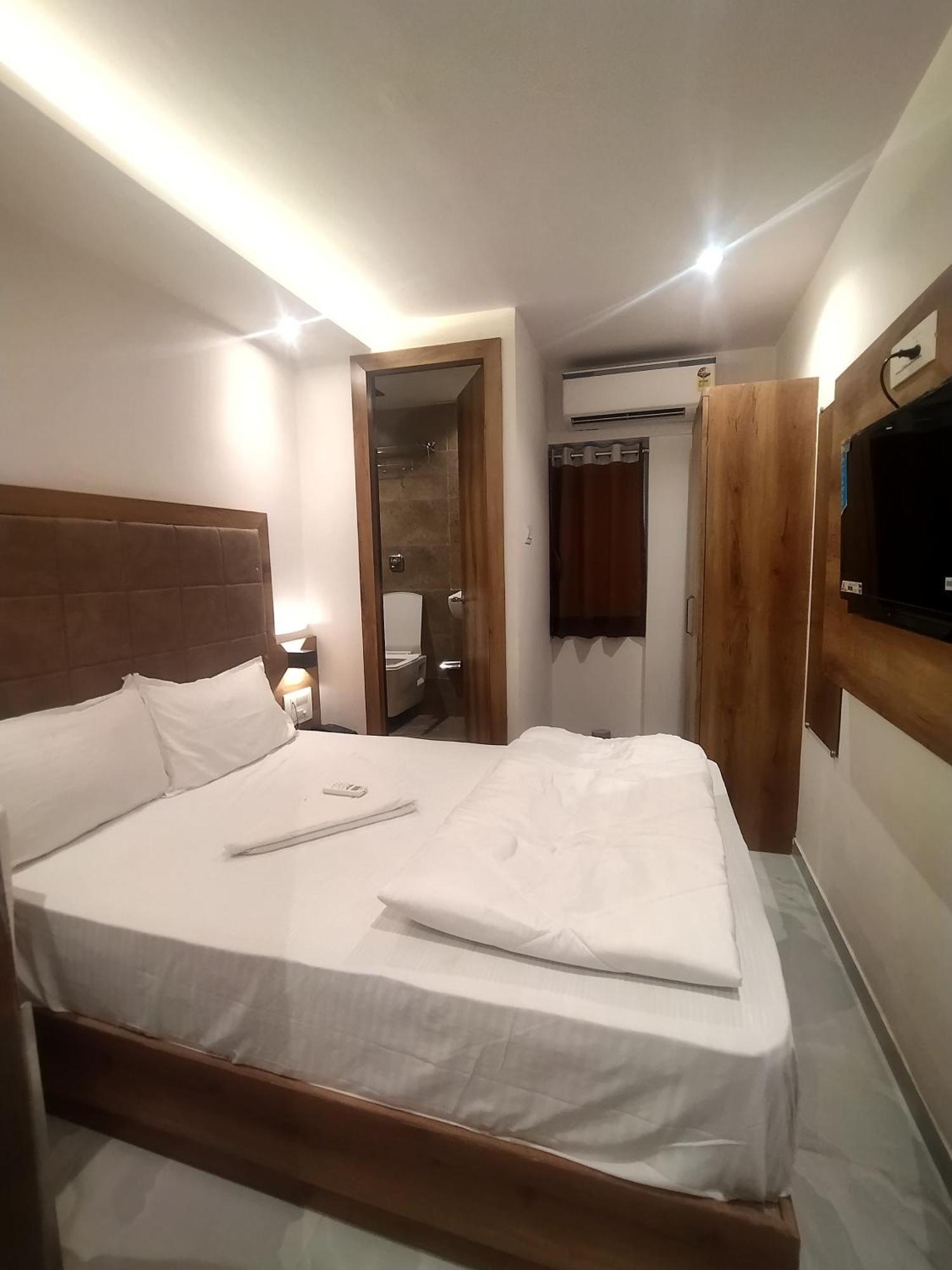 Hotel Kishan Lodging & Boarding - Mumbai — Photos 2